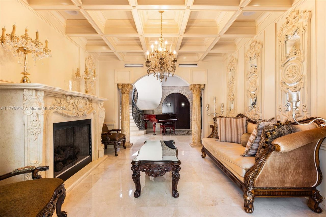 6016 Leonardo St, Coral Gables, FL 33146 Photo