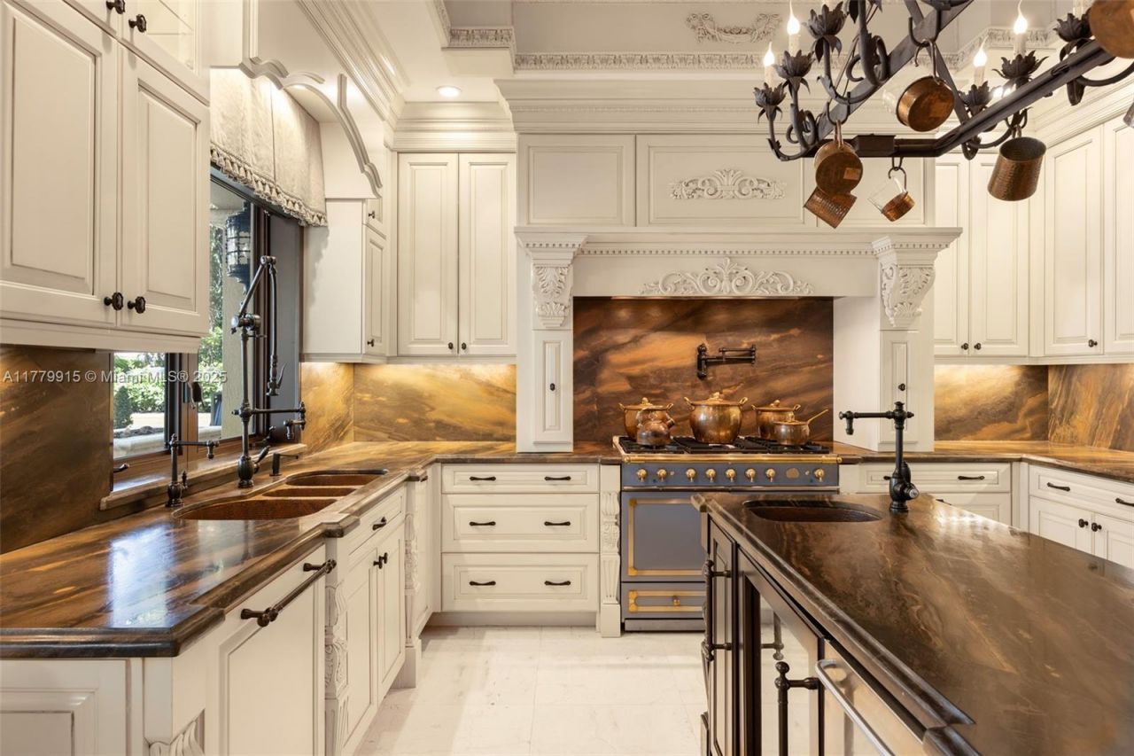 6016 Leonardo St, Coral Gables, FL 33146 Photo