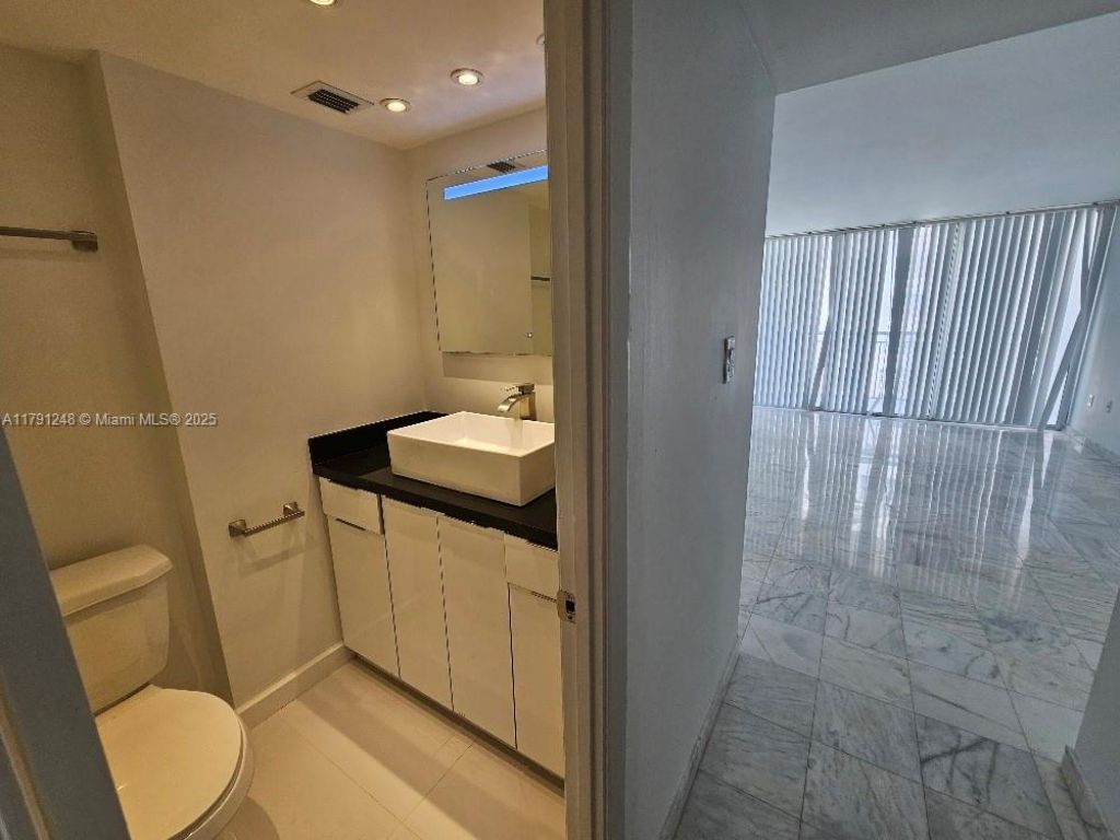 18051 Biscayne Blvd, Unit 1704, Aventura, FL 33160 Photo