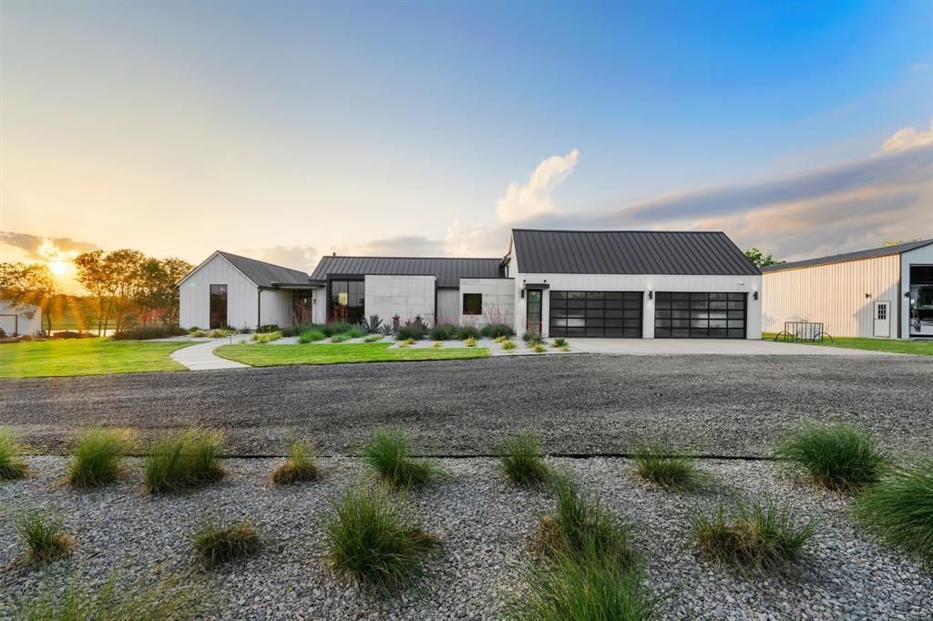 1800 Moseley Road, Ennis, TX 75119 Main Photo