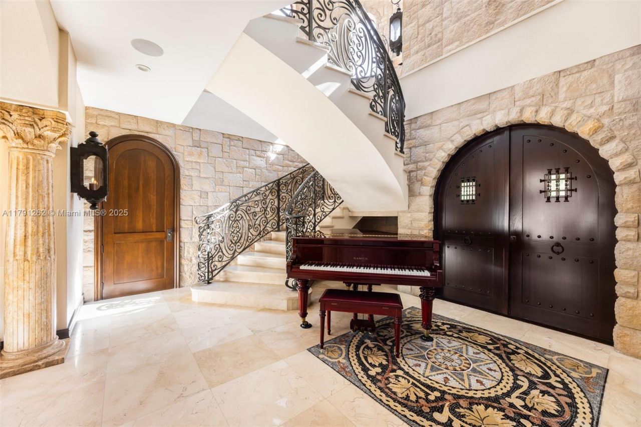 6016 Leonardo St, Coral Gables, FL 33146 Photo