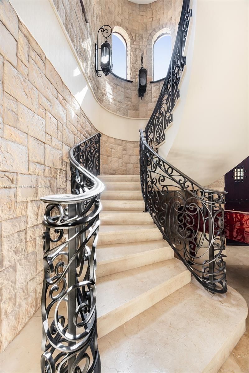 6016 Leonardo St, Coral Gables, FL 33146 Photo