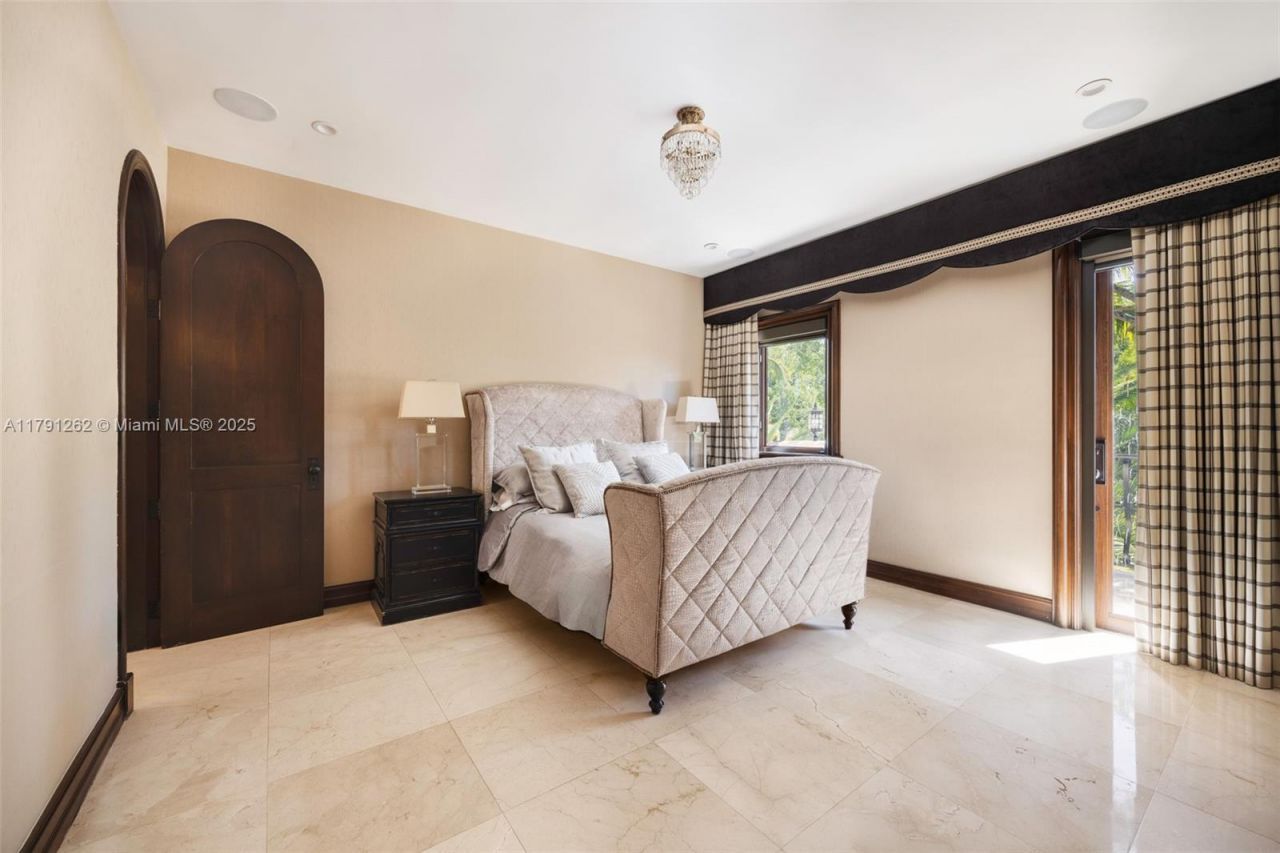 6016 Leonardo St, Coral Gables, FL 33146 Photo