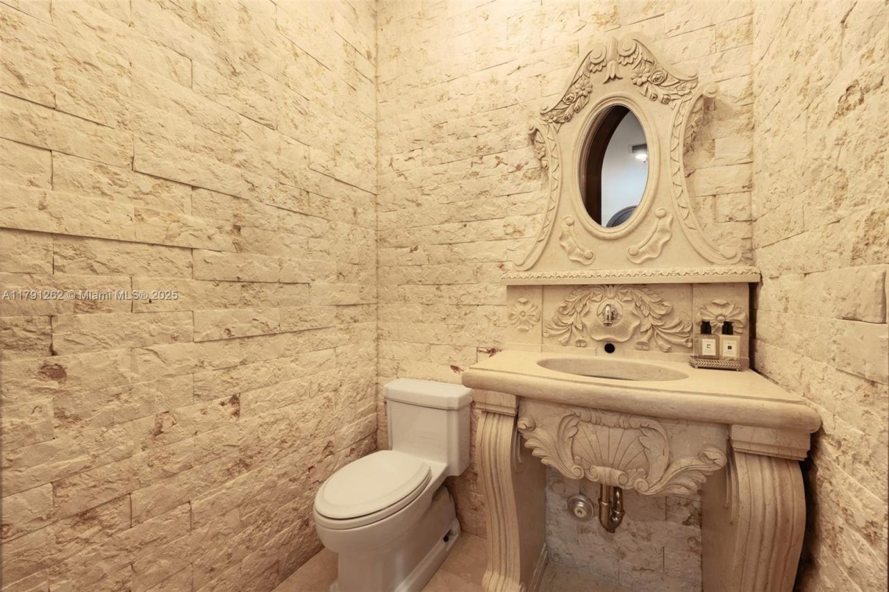 6016 Leonardo St, Coral Gables, FL 33146 Photo