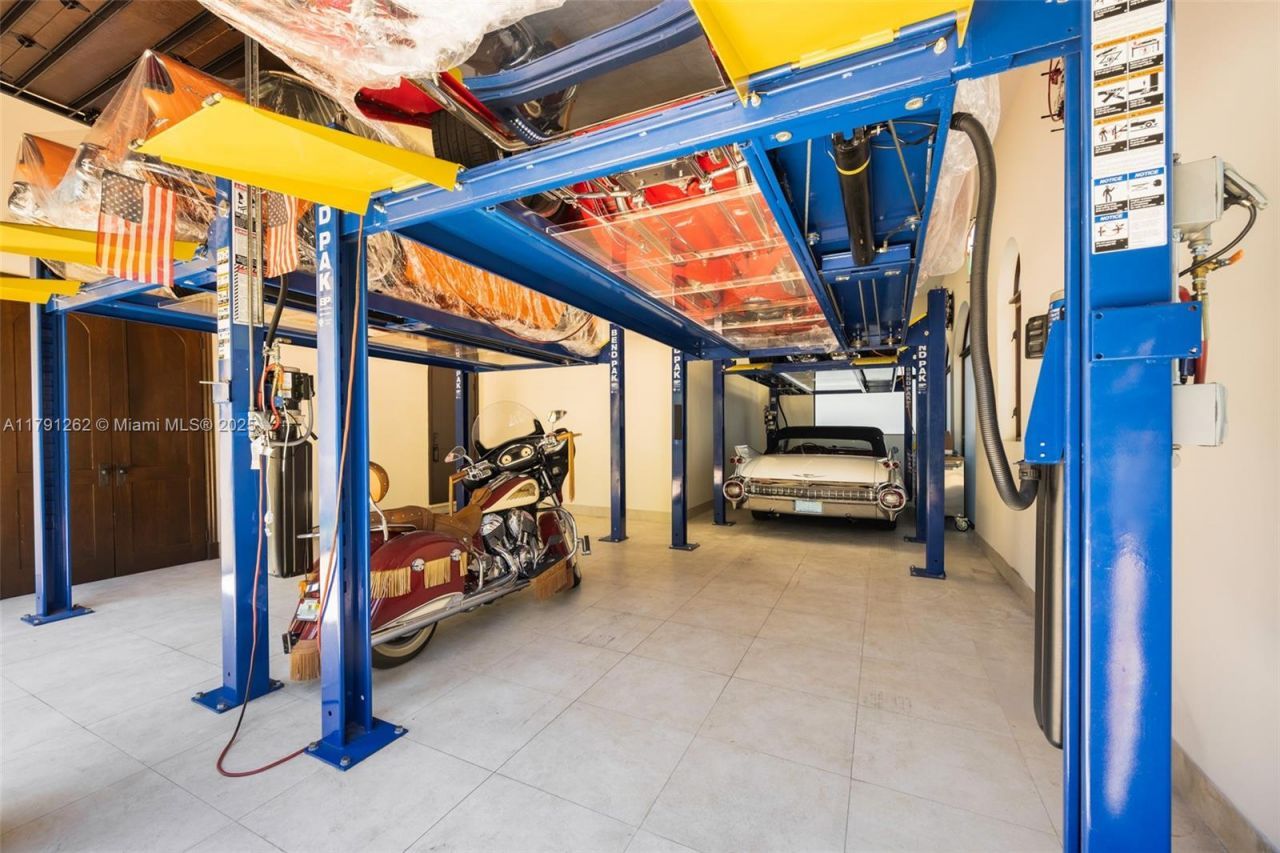 6016 Leonardo St, Coral Gables, FL 33146 Photo