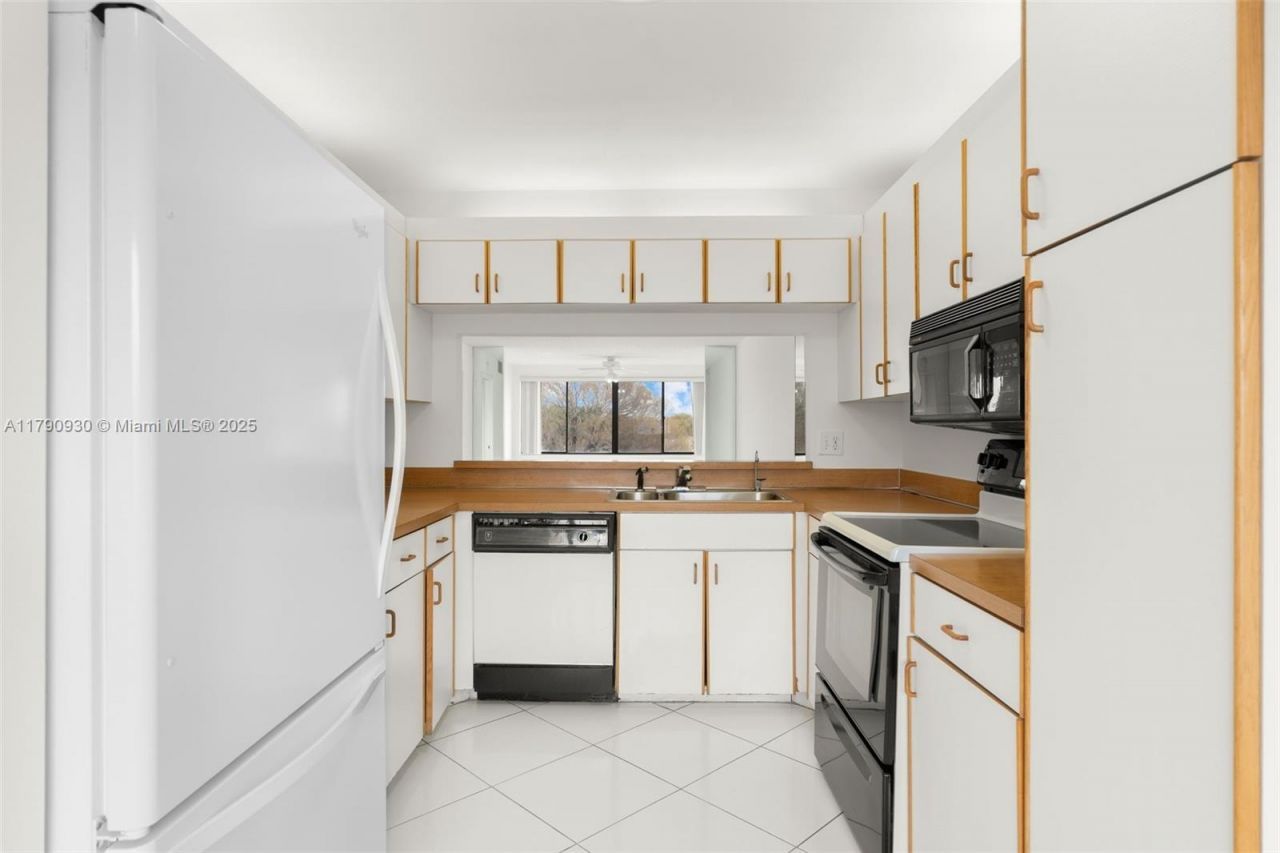 9585 N Belfort Cir, Unit 308, Tamarac, FL 33321 Photo