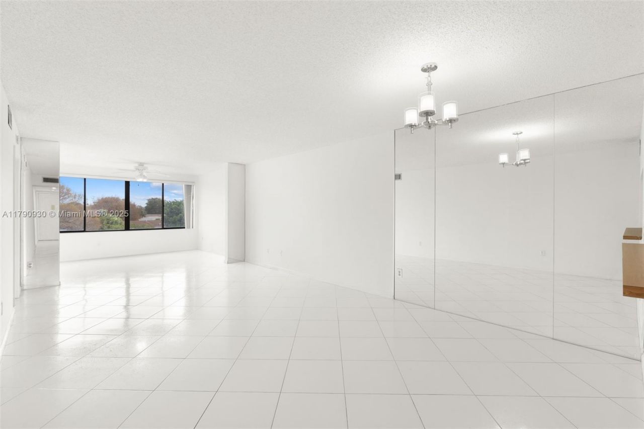 9585 N Belfort Cir, Unit 308, Tamarac, FL 33321 Photo