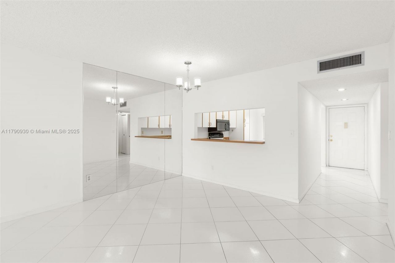 9585 N Belfort Cir, Unit 308, Tamarac, FL 33321 Photo