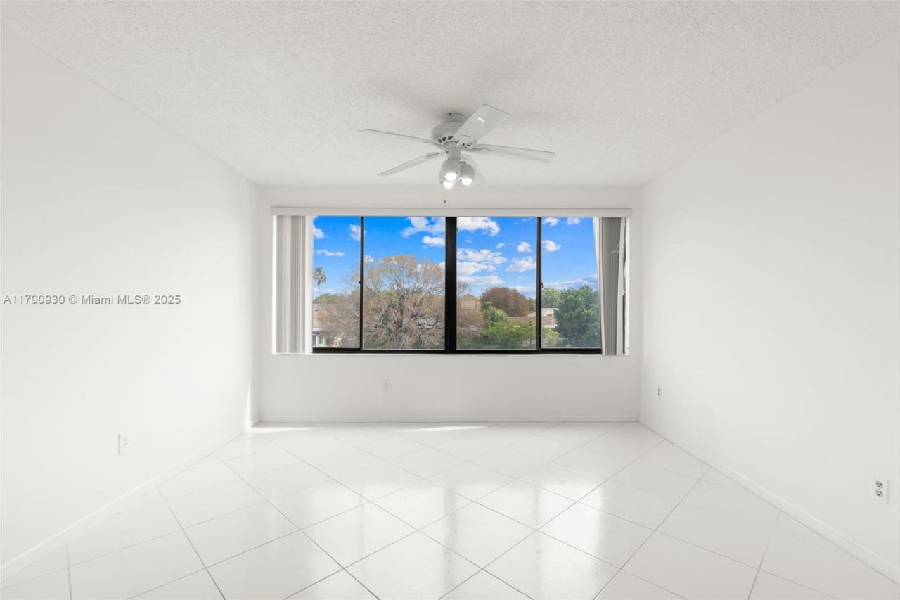 9585 N Belfort Cir, Unit 308, Tamarac, FL 33321 Photo