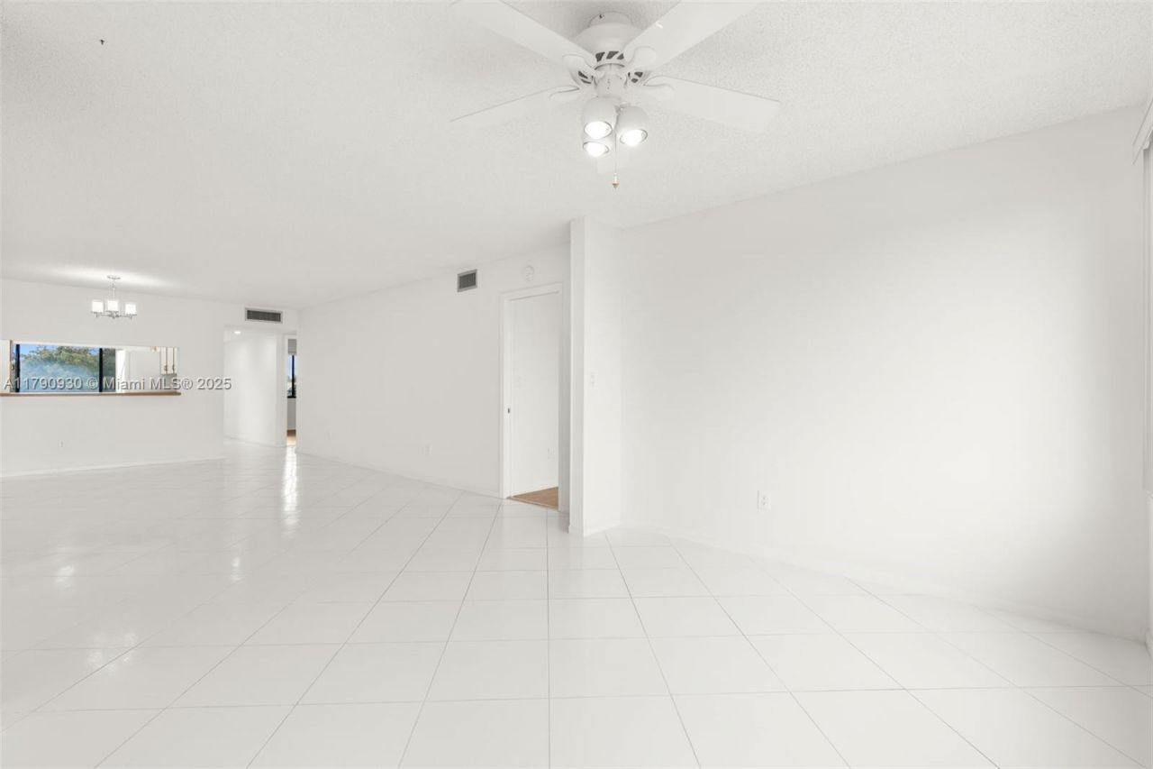 9585 N Belfort Cir, Unit 308, Tamarac, FL 33321 Photo