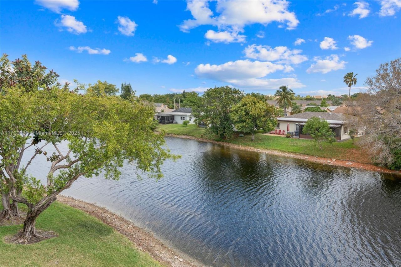 9585 N Belfort Cir, Unit 308, Tamarac, FL 33321 Photo