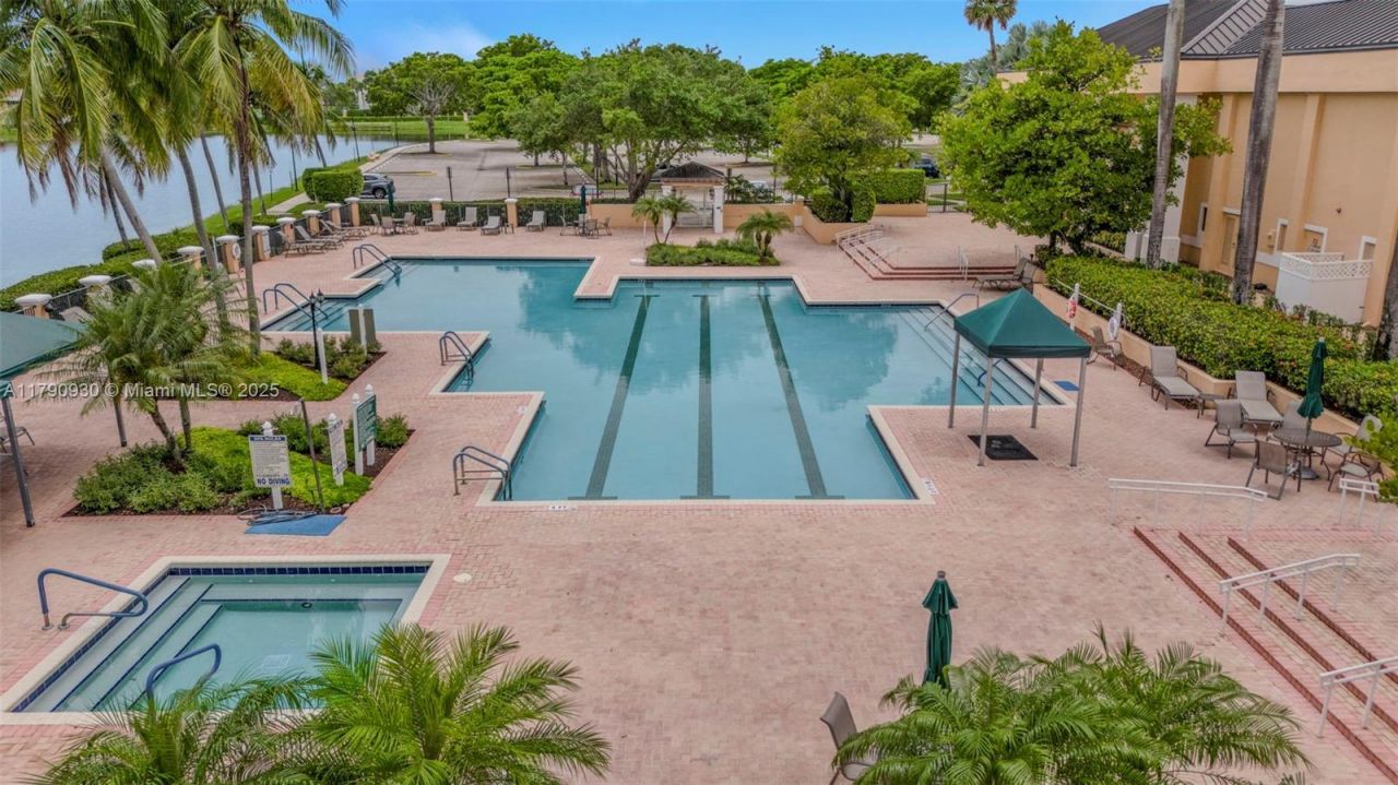 9585 N Belfort Cir, Unit 308, Tamarac, FL 33321 Photo