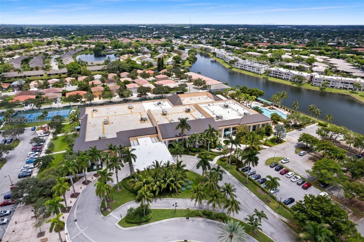 9585 N Belfort Cir, Unit 308, Tamarac, FL 33321 Photo