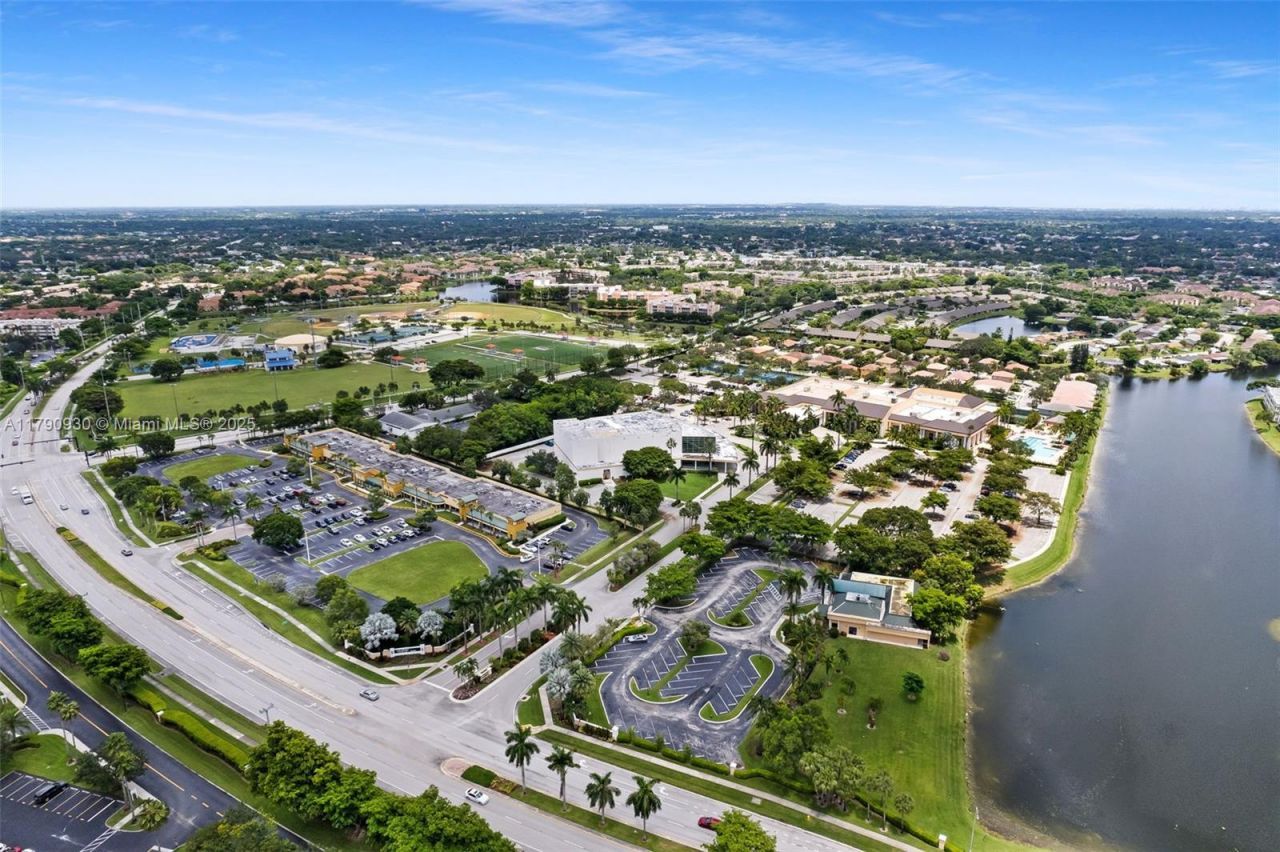 9585 N Belfort Cir, Unit 308, Tamarac, FL 33321 Photo