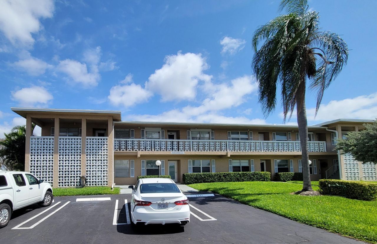 2401 Del Aire Boulevard, Unit 202, Delray Beach, FL 33445 Photo