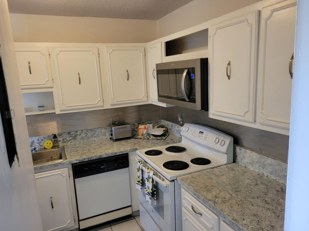 2401 Del Aire Boulevard, Unit 202, Delray Beach, FL 33445 Photo
