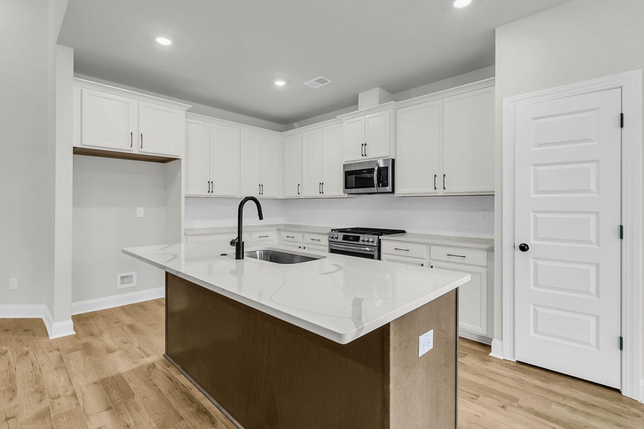 761 Maynard Lane Photo 10