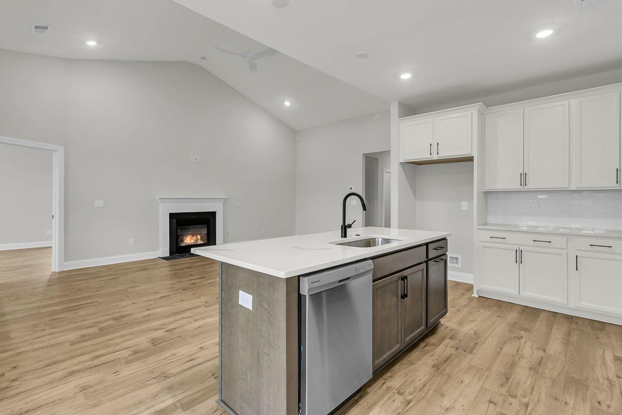 761 Maynard Lane Photo 16