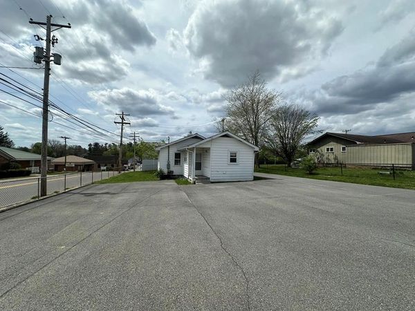 100 Kinzer Street, BECKLEY, WV 25801