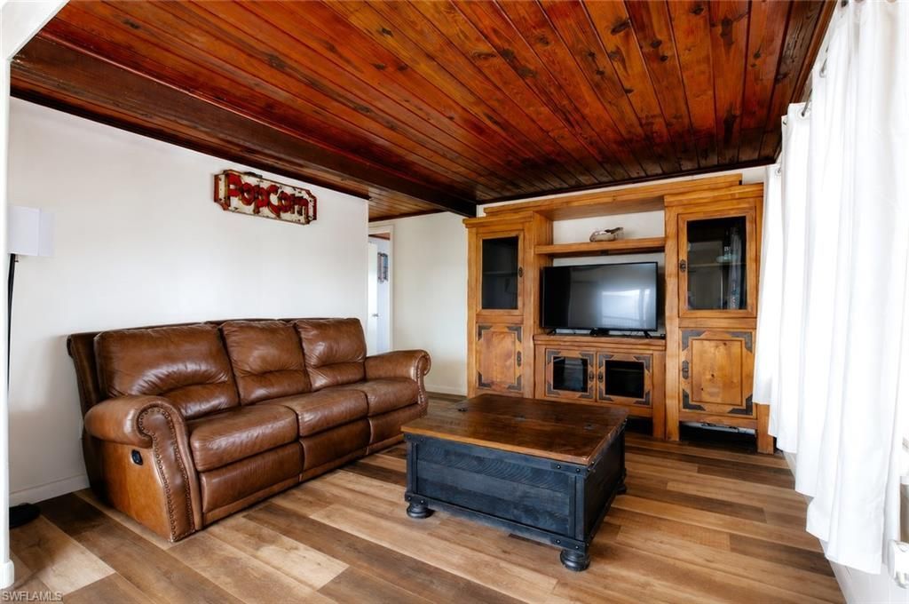 340 Crescent St, Fort Myers Beach, FL 33931 Photo