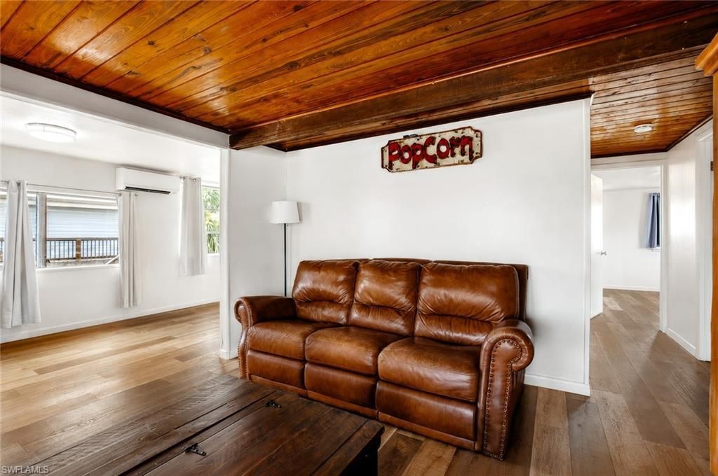 340 Crescent St, Fort Myers Beach, FL 33931 Photo