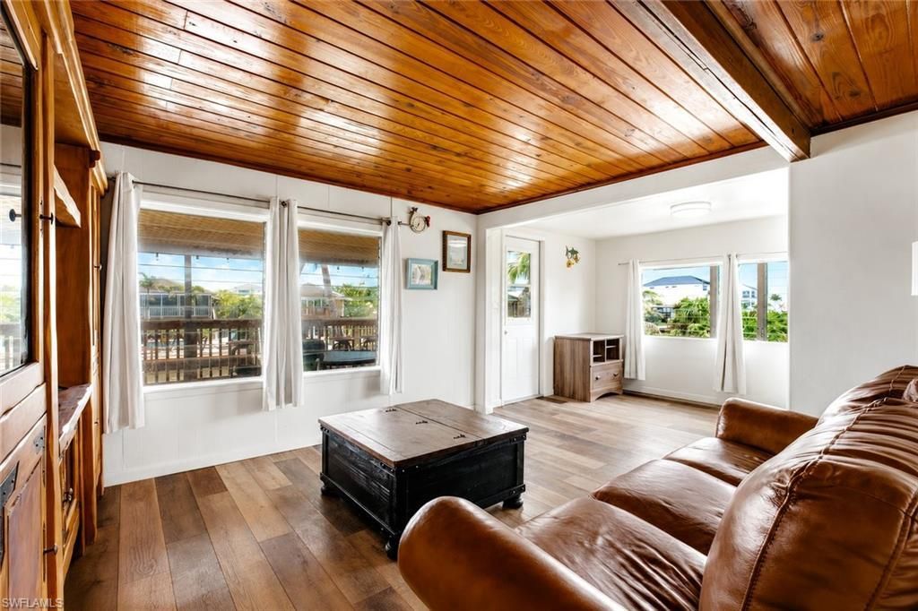 340 Crescent St, Fort Myers Beach, FL 33931 Photo
