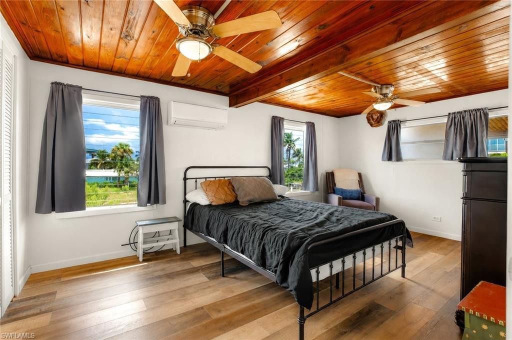340 Crescent St, Fort Myers Beach, FL 33931 Photo