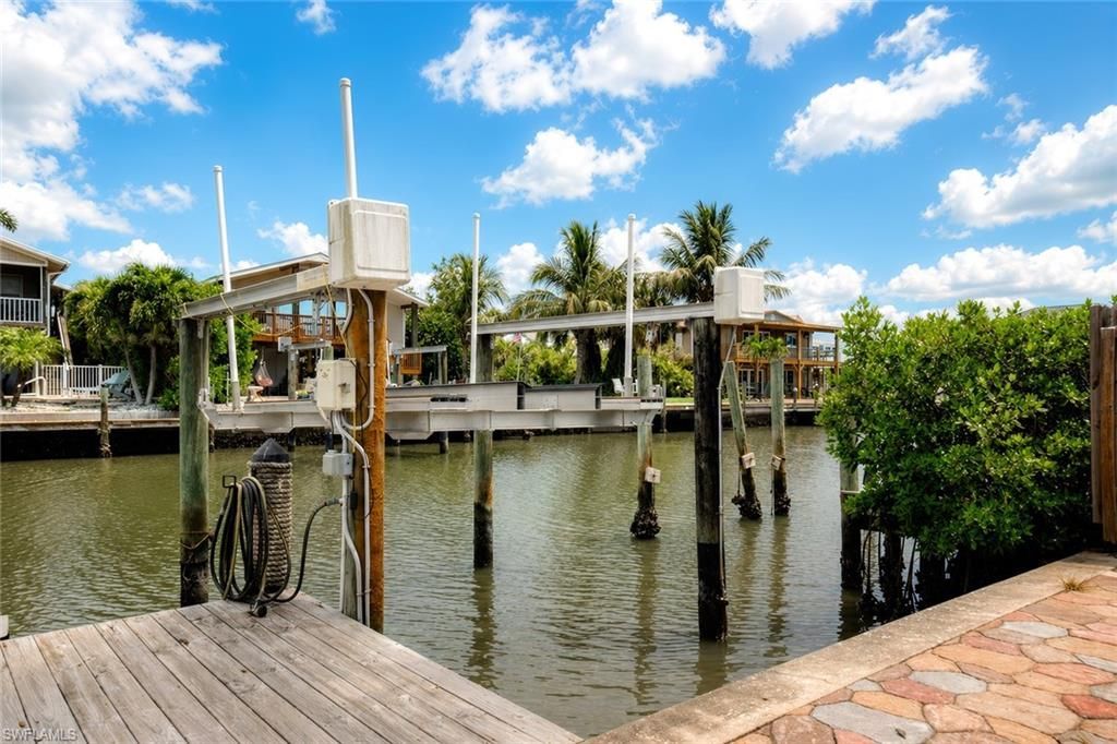 340 Crescent St, Fort Myers Beach, FL 33931 Photo