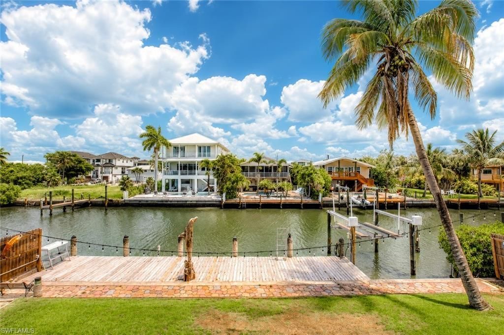 340 Crescent St, Fort Myers Beach, FL 33931 Photo