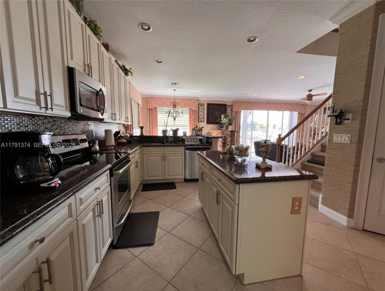 113 Bella Vista Way, Royal Palm Beach, FL 33411 Photo