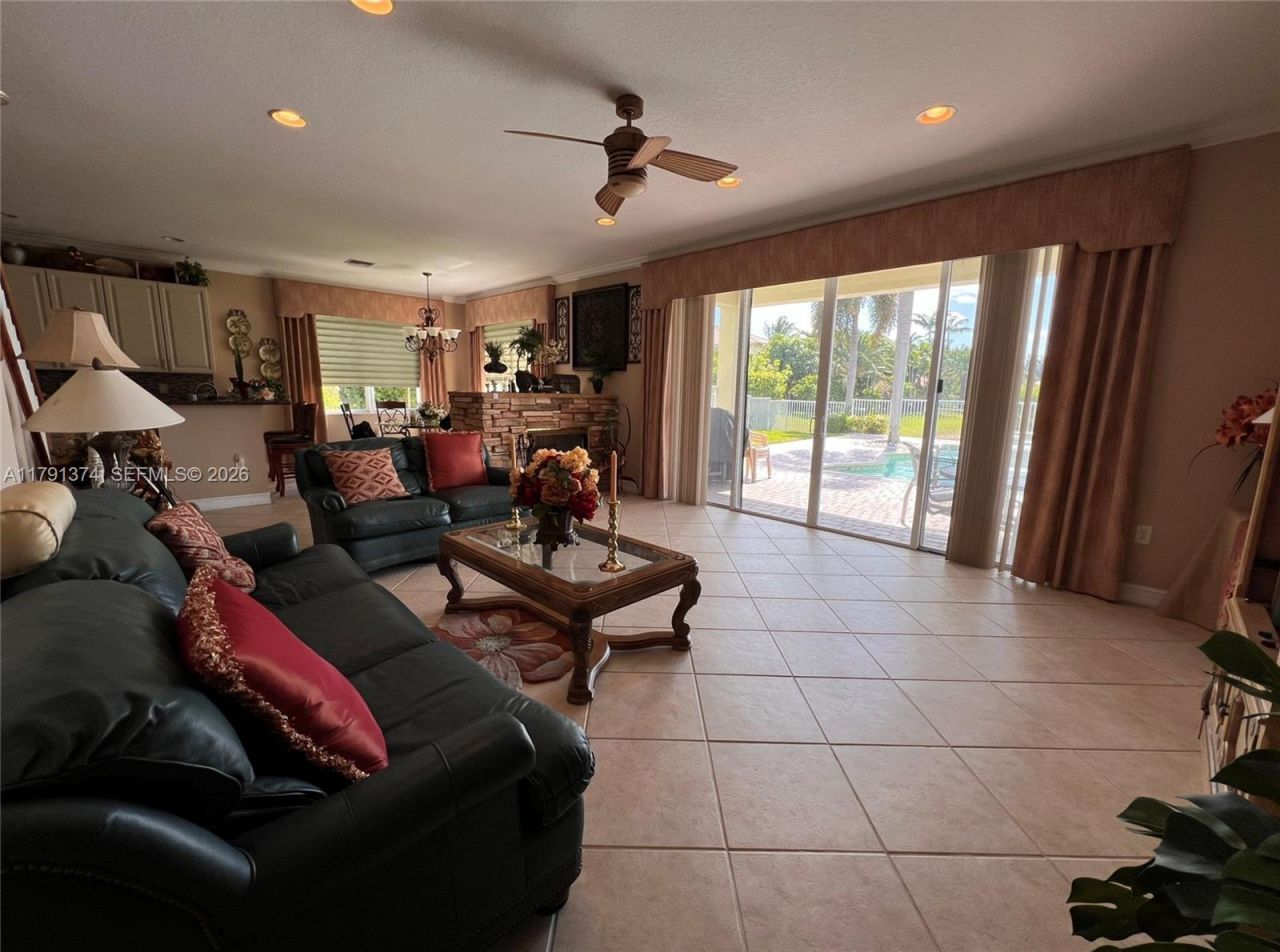113 Bella Vista Way, Royal Palm Beach, FL 33411 Photo