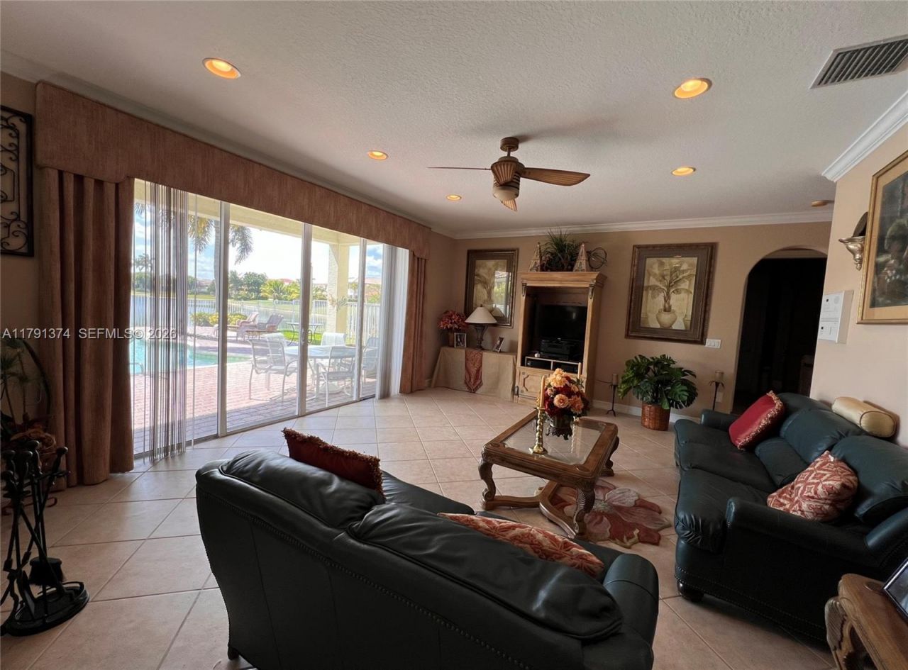 113 Bella Vista Way, Royal Palm Beach, FL 33411 Photo
