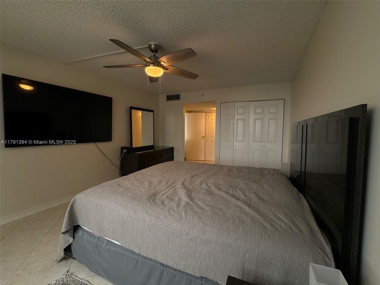 301 174th St, Unit 1105, Sunny Isles Beach, FL 33160 Photo