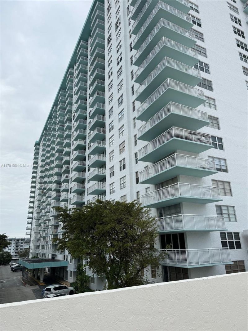 301 174th St, Unit 1105, Sunny Isles Beach, FL 33160 Photo