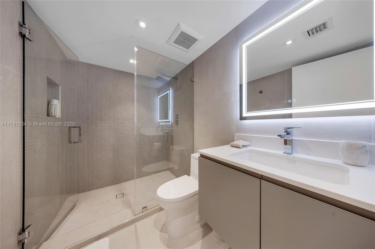 9801 Collins Ave, Unit 17R, Bal Harbour, FL 33154 Photo