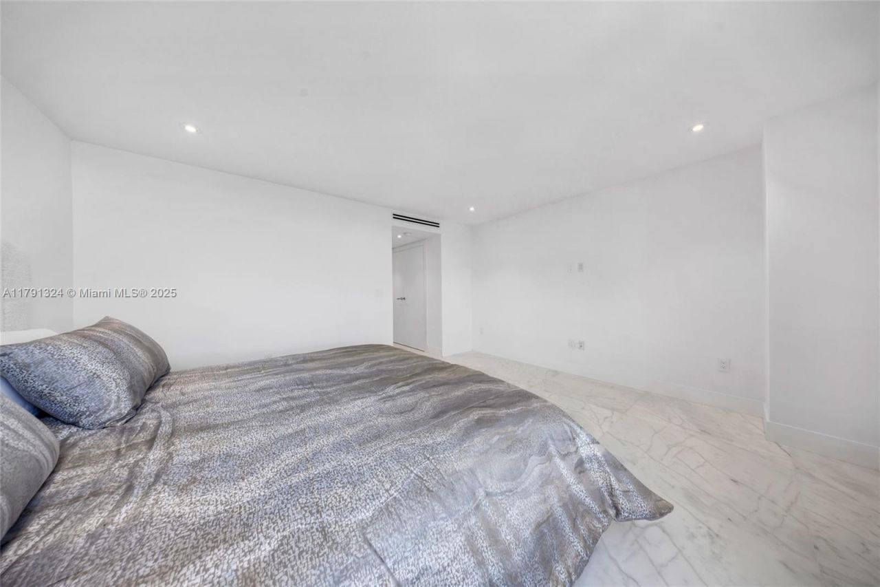 9801 Collins Ave, Unit 17R, Bal Harbour, FL 33154 Photo