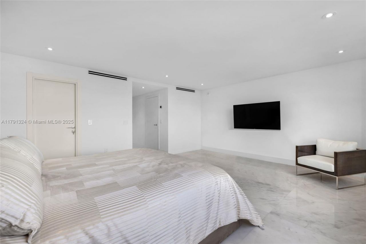 9801 Collins Ave, Unit 17R, Bal Harbour, FL 33154 Photo