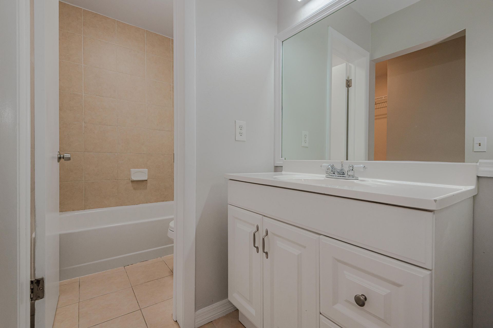 1000 Saint Charles Place, Unit 215, Pembroke Pines, FL 33026 Photo
