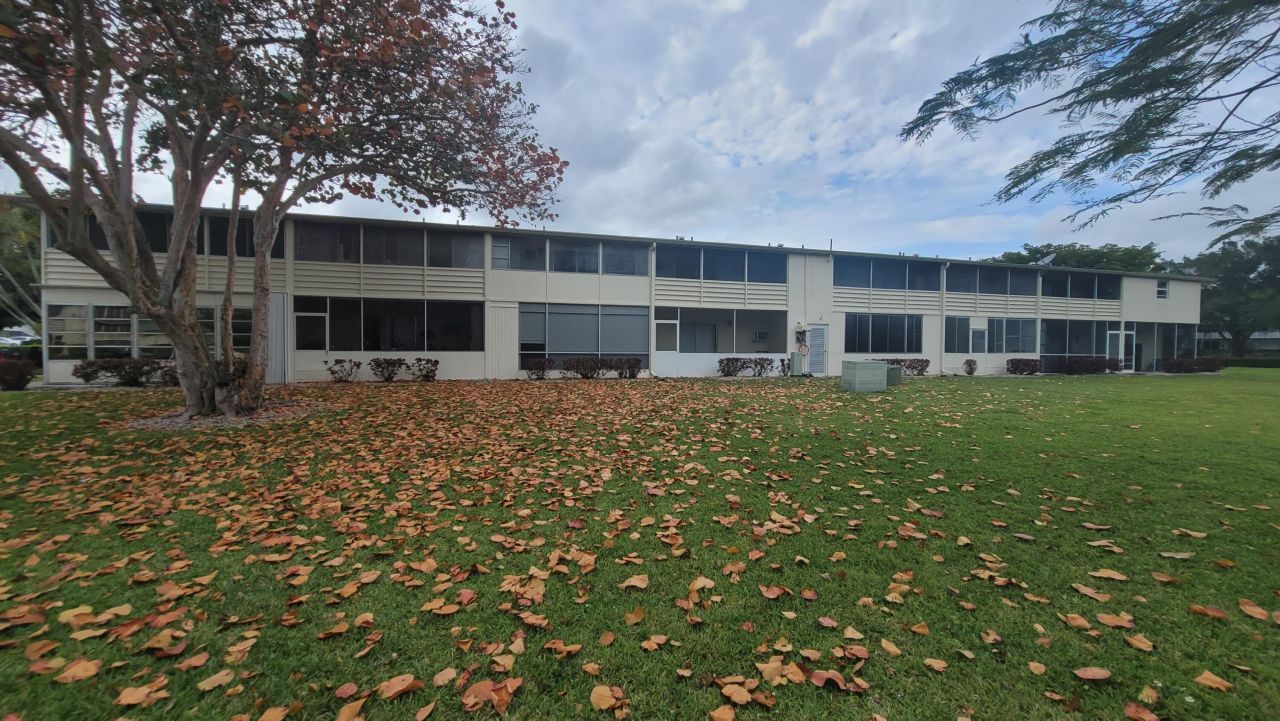 201 Kent L, West Palm Beach, FL 33417 Photo