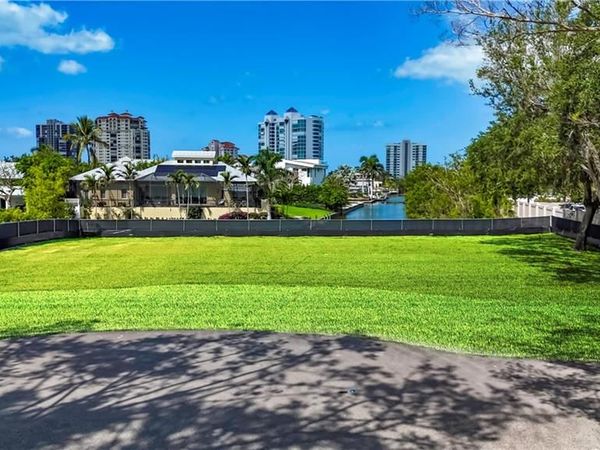 5291 Sand Dollar LN, NAPLES, FL 34103