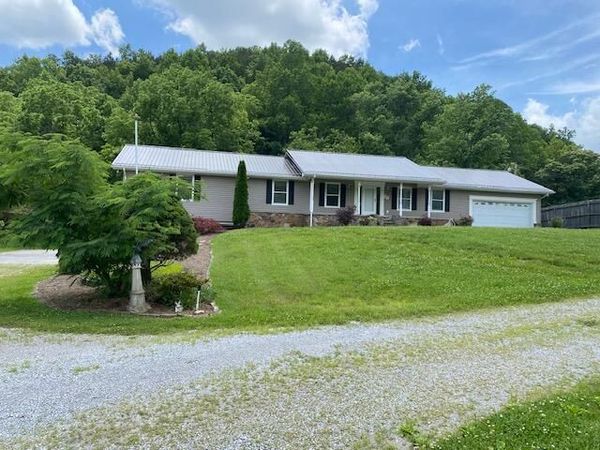 4343 TAZEWELL HWY Highway, Sneedville, TN 37869