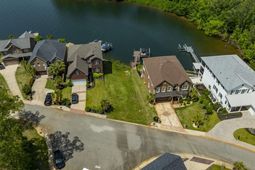 180 Palm Point Drive photo 4