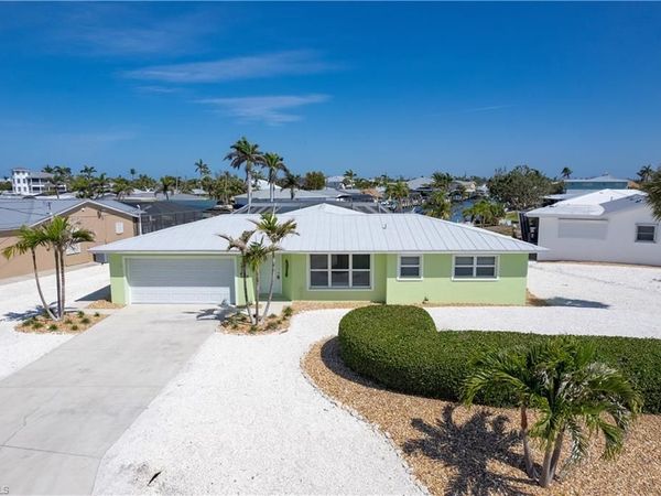 3226 Vacation LN, ST. JAMES CITY, FL 33956