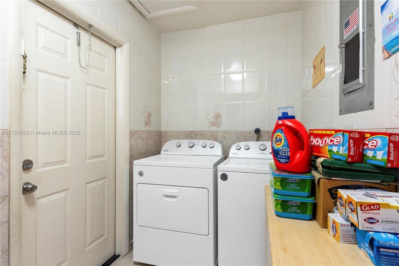 1124 NE 3rd St, Hallandale Beach, FL 33009 Photo