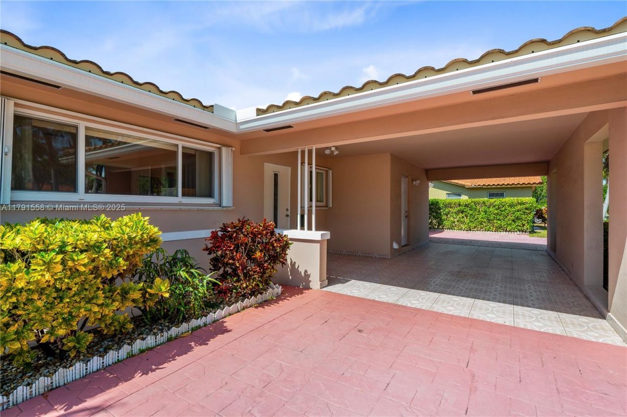 1124 NE 3rd St, Hallandale Beach, FL 33009 Photo