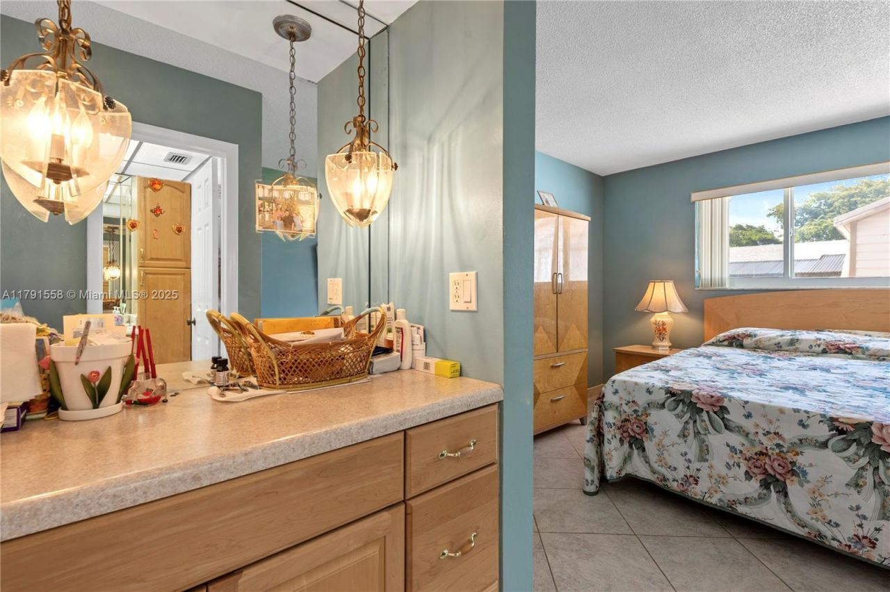 1124 NE 3rd St, Hallandale Beach, FL 33009 Photo