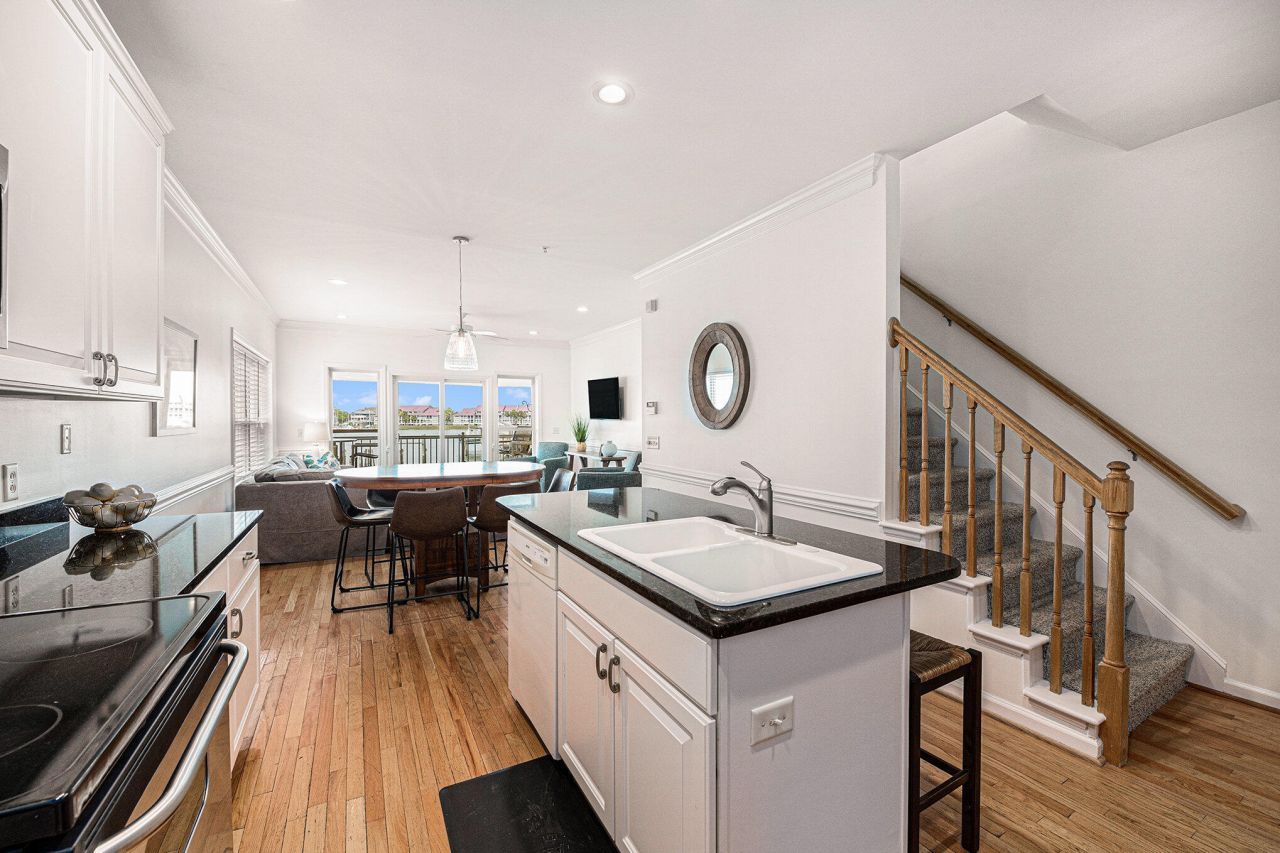 126 W 2nd Street Photo 9