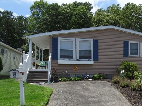 77 Village Circle W, Manorville, NY 11949