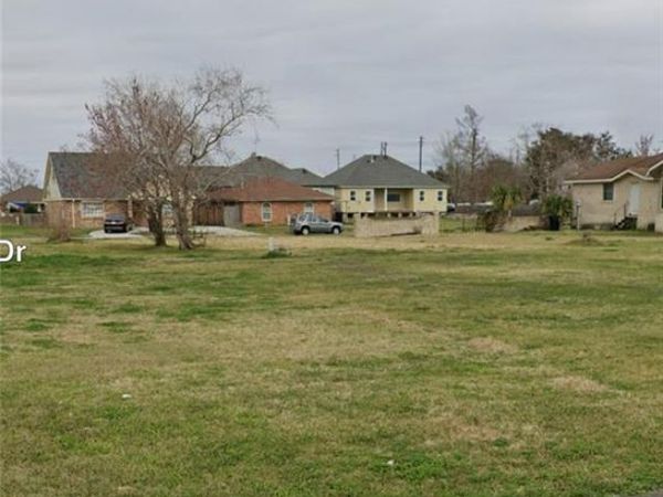 8505 CREOLE Drive, Chalmette, LA 70043