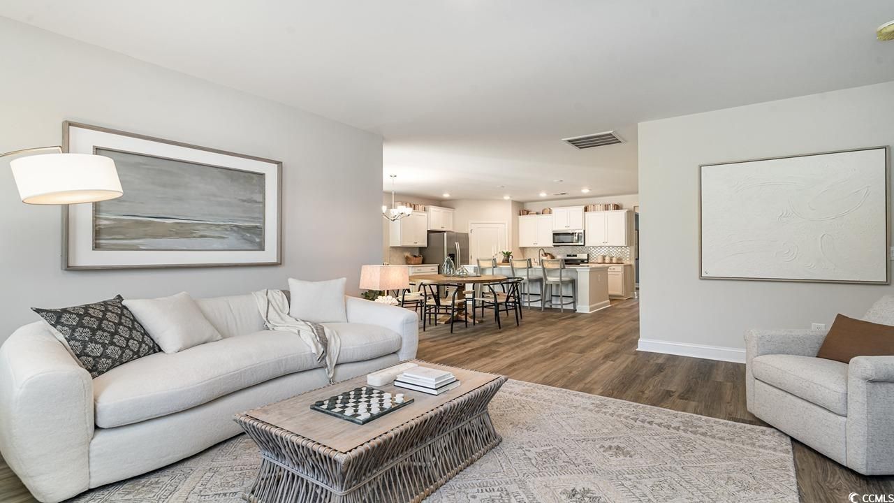 390 Wingspan Ct. Photo 9